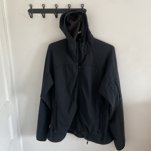 MEC Women’s XL swater/wind repellent, breathable stretch hoodie black - Picture 7 of 12